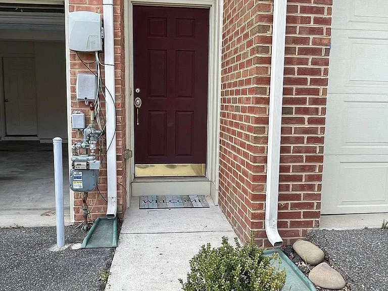 1560 Rutland Way — Photo 2
