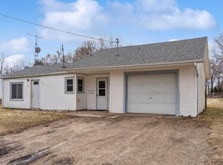 912 Jones Rd, Evansdale, IA 50707