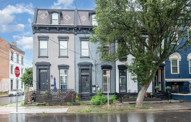 3 bed, 3.5 bath, $2,400 — Photo 2