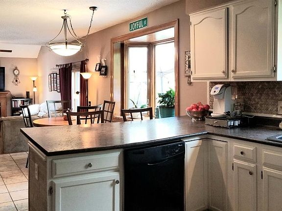 5th image of 8047 Saint Matthew Dr