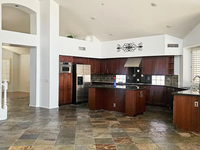 9720 E Davenport Dr — Photo 5