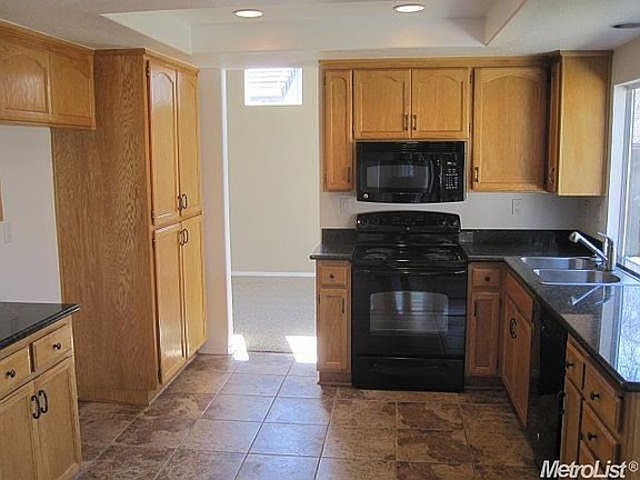 3rd image of 1525 Tahoe Cir