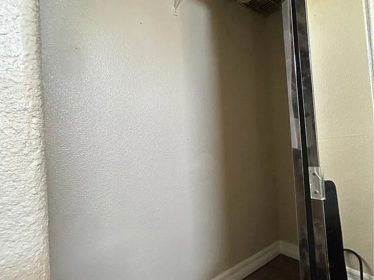 15909 Bayberry Ln — Photo 10