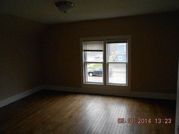 4th image of 621 E Memorial Dr