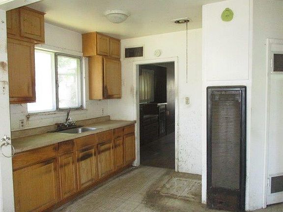 3rd image of 3511 E McKenzie Ave