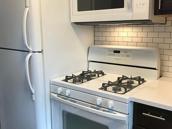 3rd image of 2075 Ellwood Ave