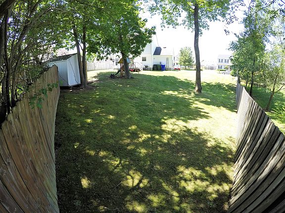 5th image of 102 Cortland Ct