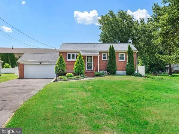 13 Meadow Rd, New Castle, DE 19720