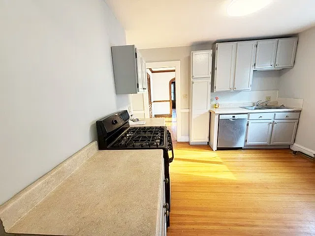 3 bed, 1400 sqft, $3,700 — Photo 4