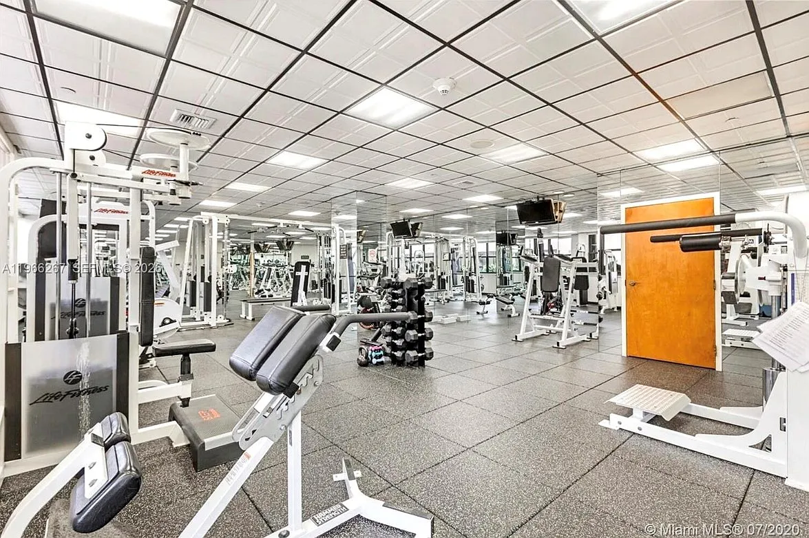 Building Photo - 5757 Collins Ave #1