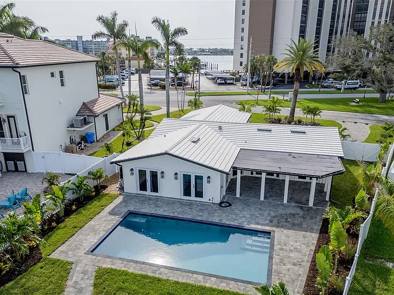 10350 Paradise Blvd — Photo 44