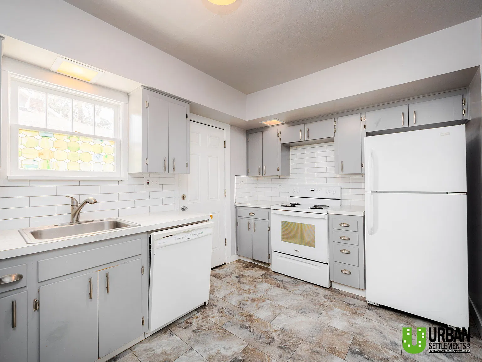 4 bed, 1322 sqft, $2,100 — Photo 2