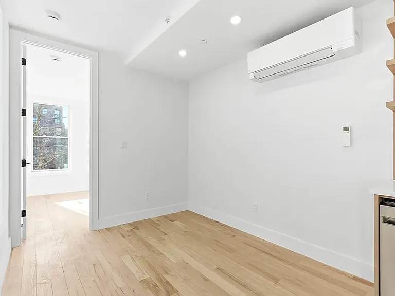 376 Montgomery St #2B — Photo 4