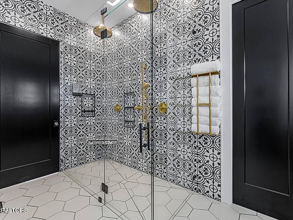 5th image of 2188 Lakeview Rd