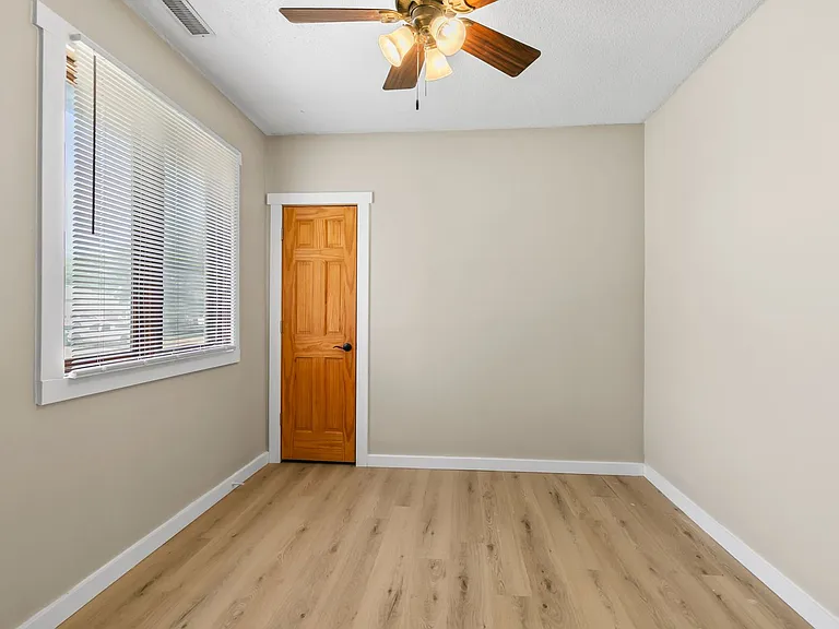 125 E Charles St — Photo 8