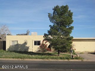 2nd image of 925 N 96th St