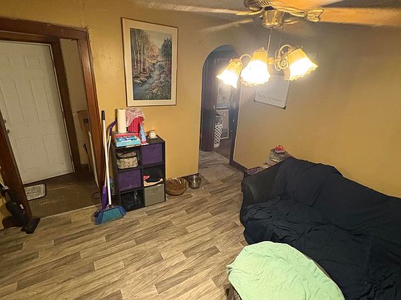 5th image of 1917 Clinton St