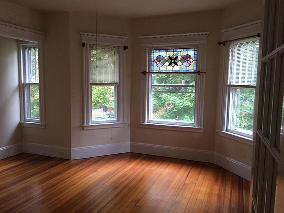 5th image of 95 Evergreen Ave #2S