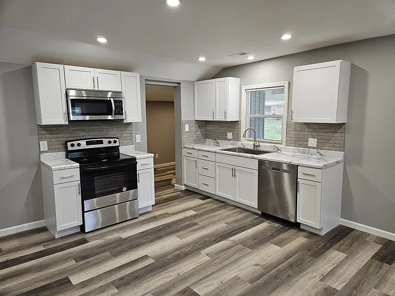 2818 S Rotherwood Ave — Photo 4