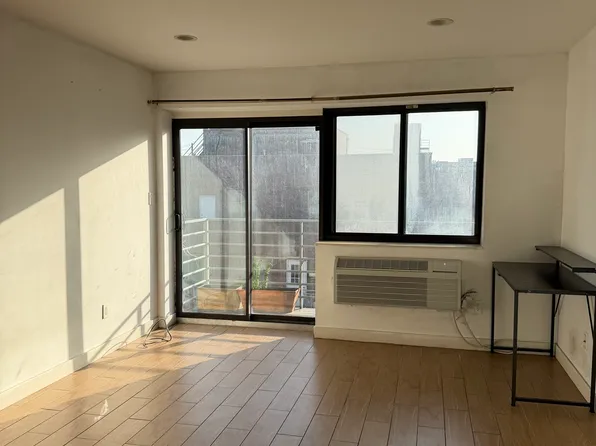 41 38 College Point Blvd #5B, Flushing, NY 11355