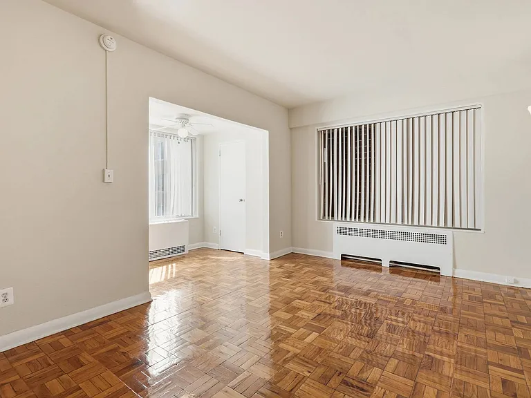 Empire Apartments — Photo 8