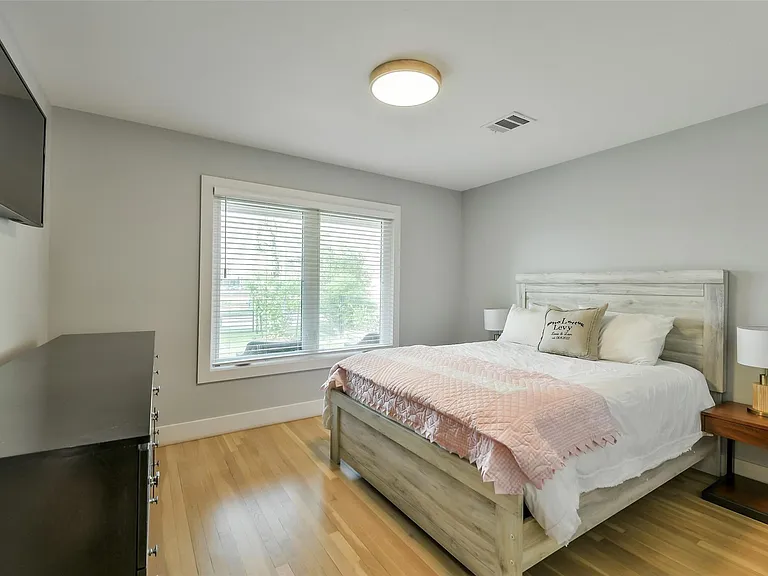 910 Algregg St — Photo 31