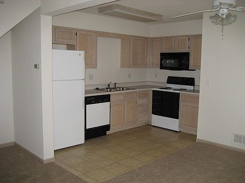 2nd image of 100 NE Sunshine St APT D