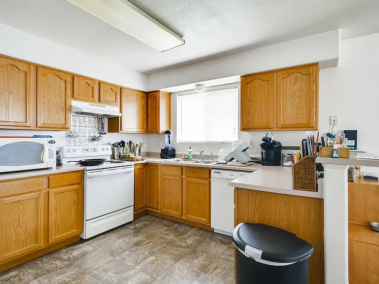 2615 Lone Tree Ct — Photo 3