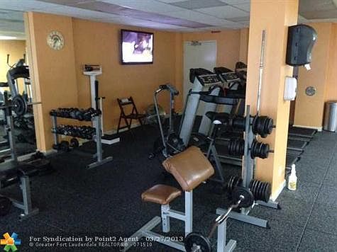 5th image of 3333 NE 34th St APT 620