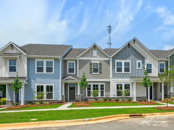 10115 Mamillion Dr, Huntersville, NC 28078
