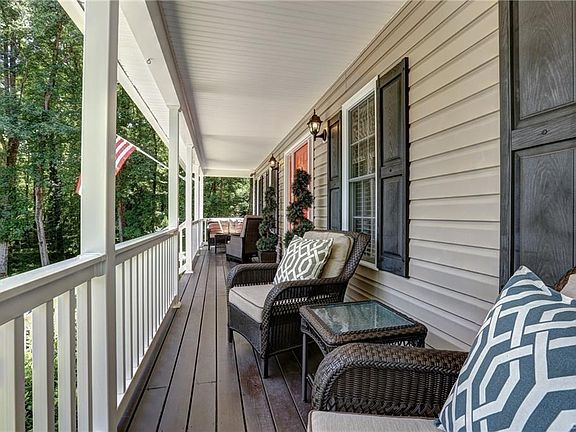 5th image of 7 Oakridge Ave
