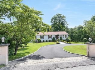 14 Center Rd, Mahopac, NY 10541