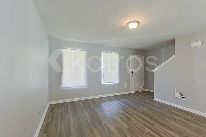 111 Lochwolde Dr — Photo 2