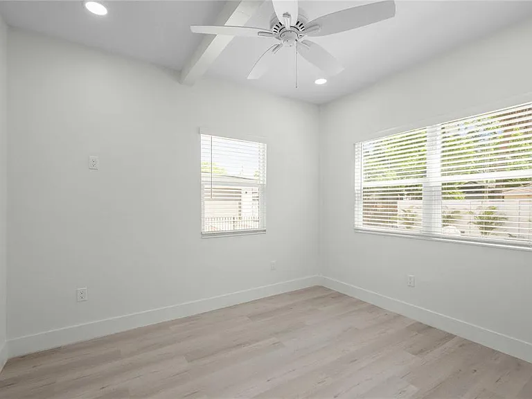 2203 N Blvd — Photo 38
