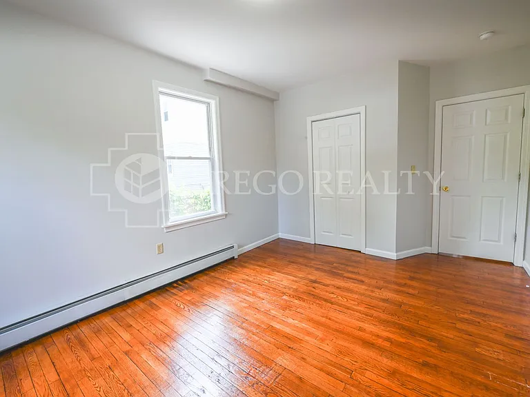 451-455 Edgewood St — Photo 14