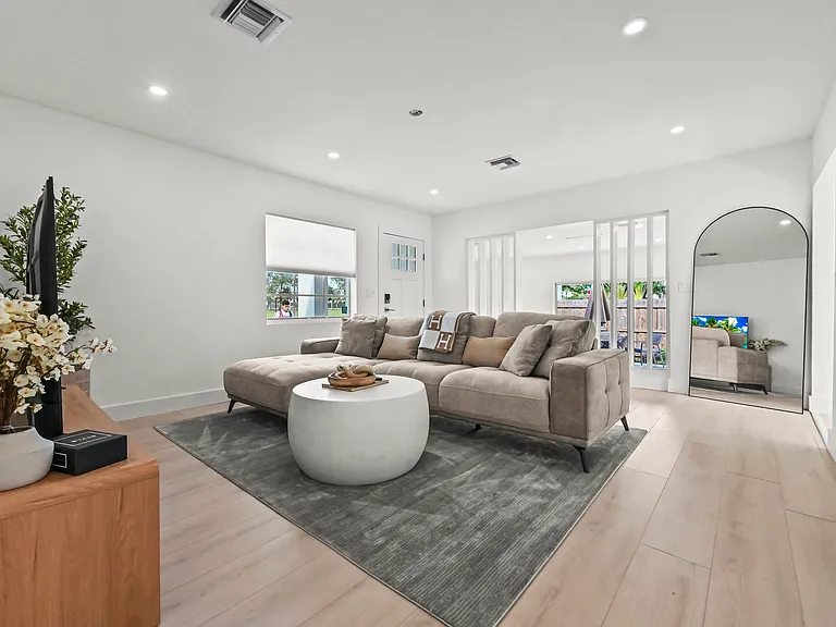3400 Parker Ave — Photo 4