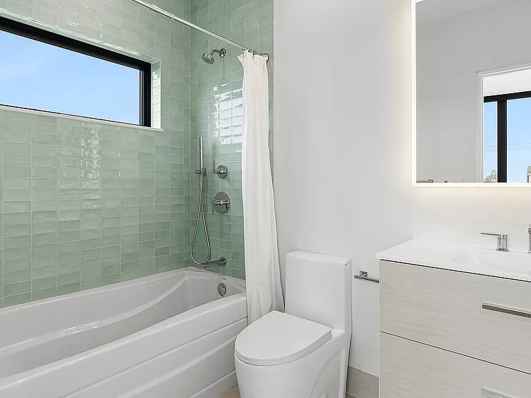 314 Dune Rd — Photo 16