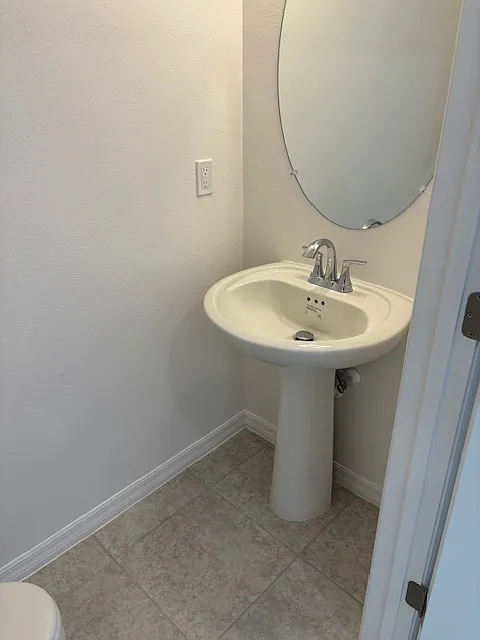 3 bed, 2.5 bath, 1697 sqft, $1,950 — Photo 2