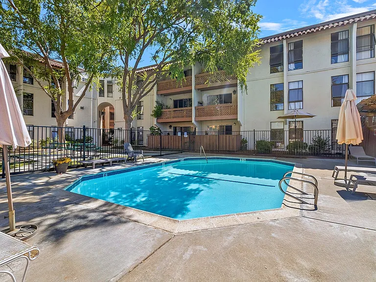 Parkview Apartments — Photo 12