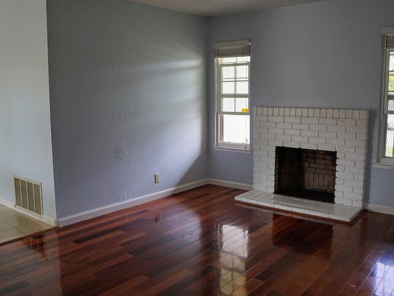 2nd image of 3525 Madrid Dr