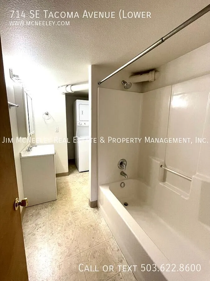 Heart of Sellwood | Utilities Included 2-Bedroom Condo — Photo 3