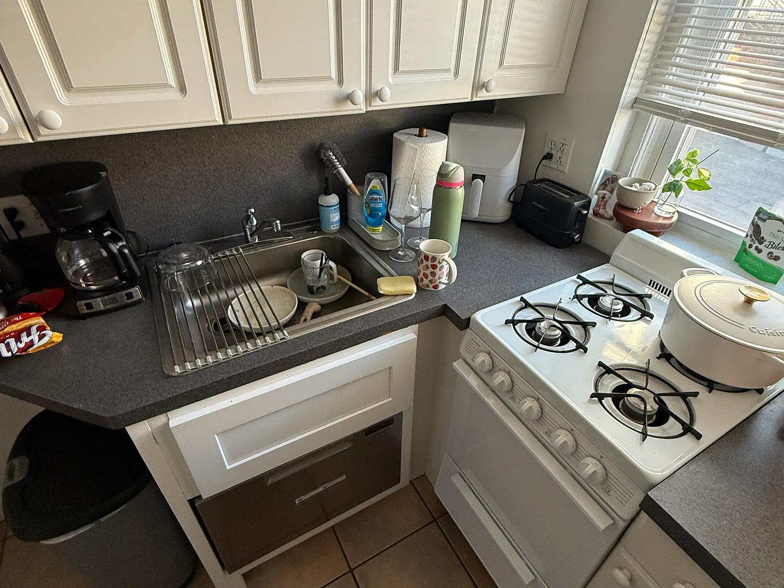 Studio, 450 sqft, $2,300 — Photo 3