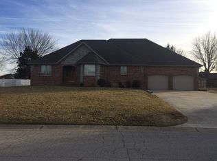 416 Coachlight Dr, Lebanon, MO 65536