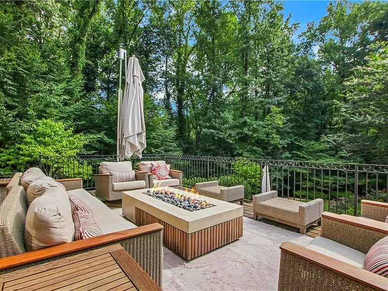 5265 Peachtree Dunwoody Rd — Photo 77