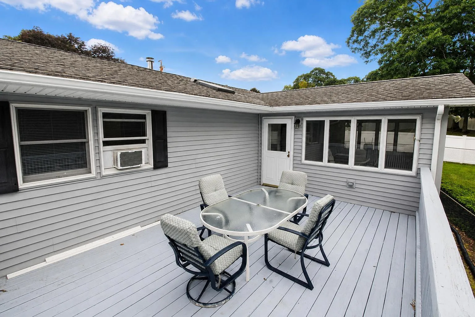 3 bed, 2.0 bath, 1146 sqft, $3,126 — Photo 3