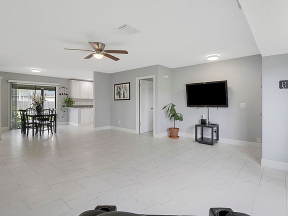 4th image of 2351 SE Stargrass Street