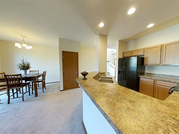 5th image of 1421 52nd St NE #1002
