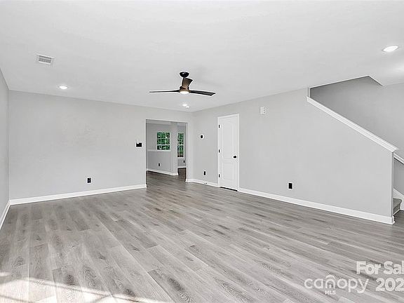 5th image of 2225 Southwind Dr
