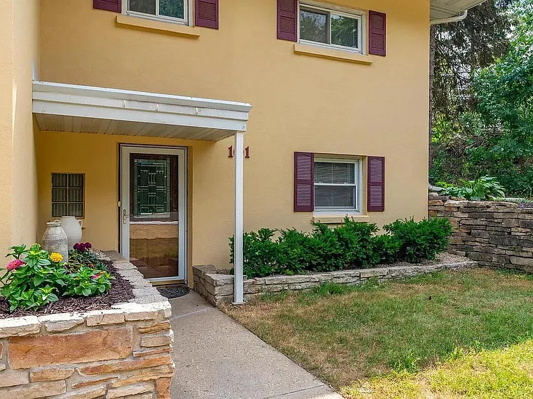 101 N Rosa Rd — Photo 4