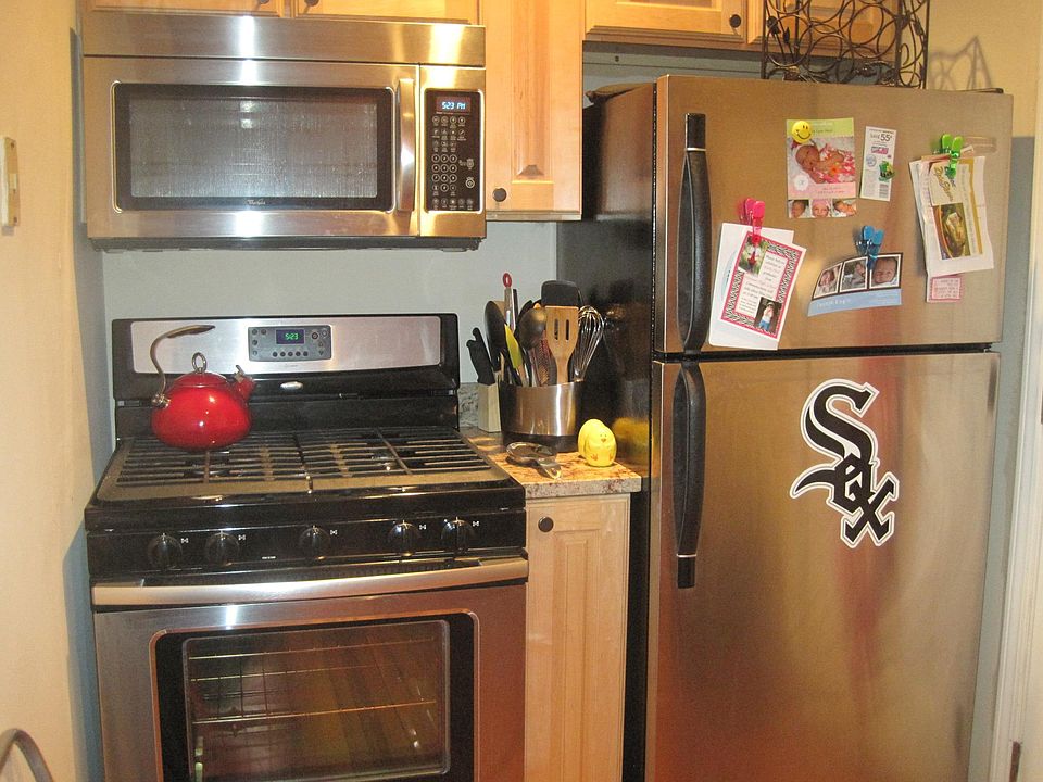 1st image of 681 W Wrightwood Ave